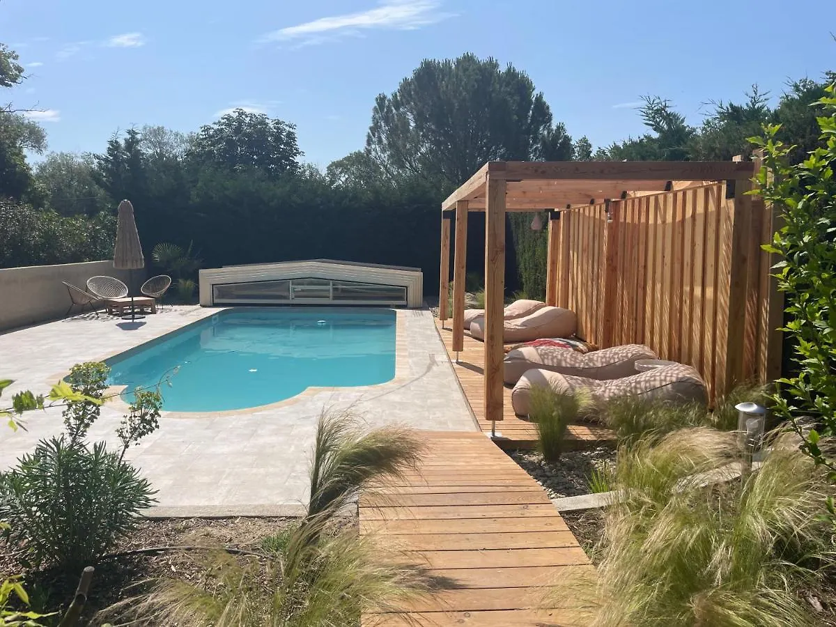 Sous Les Etoiles En Provence, Gite Les Grands Chenes contacts